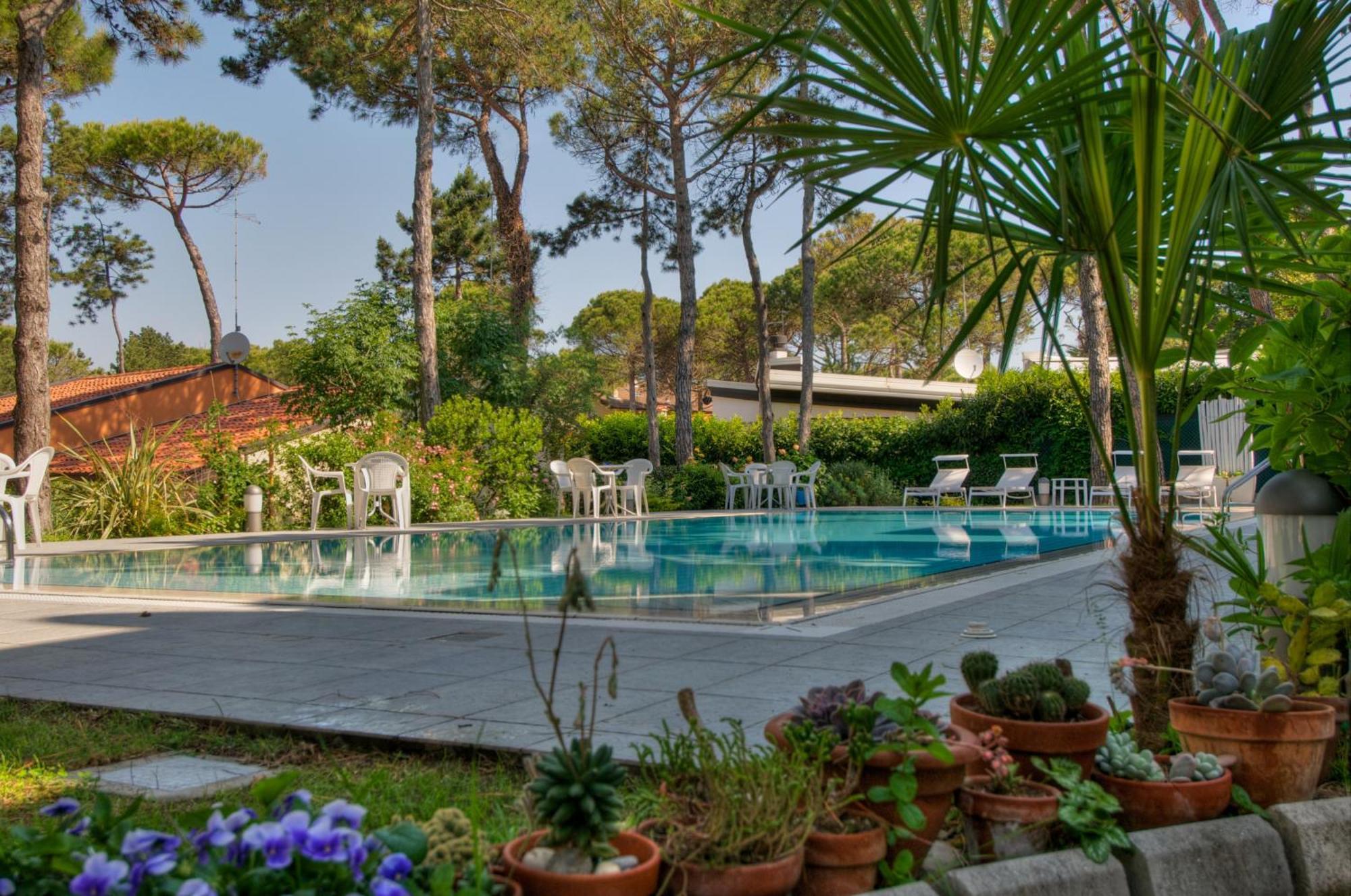 Hotel Caracas Lignano Sabbiadoro Dış mekan fotoğraf