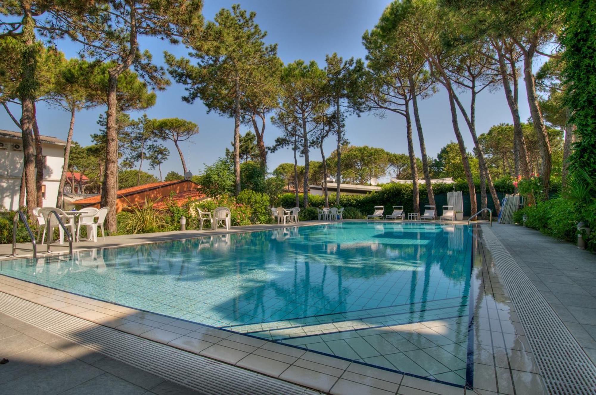 Hotel Caracas Lignano Sabbiadoro Dış mekan fotoğraf