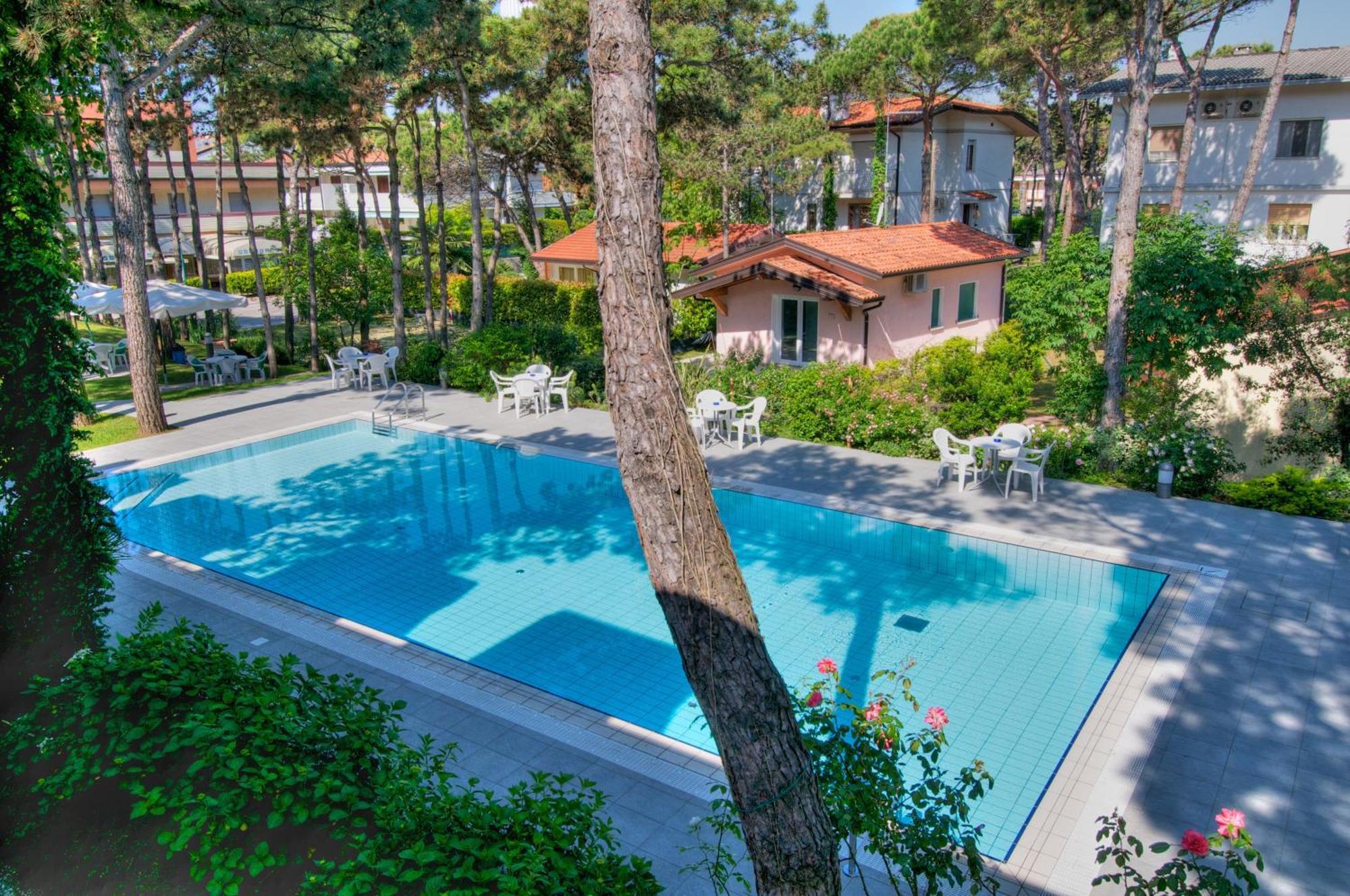 Hotel Caracas Lignano Sabbiadoro Dış mekan fotoğraf