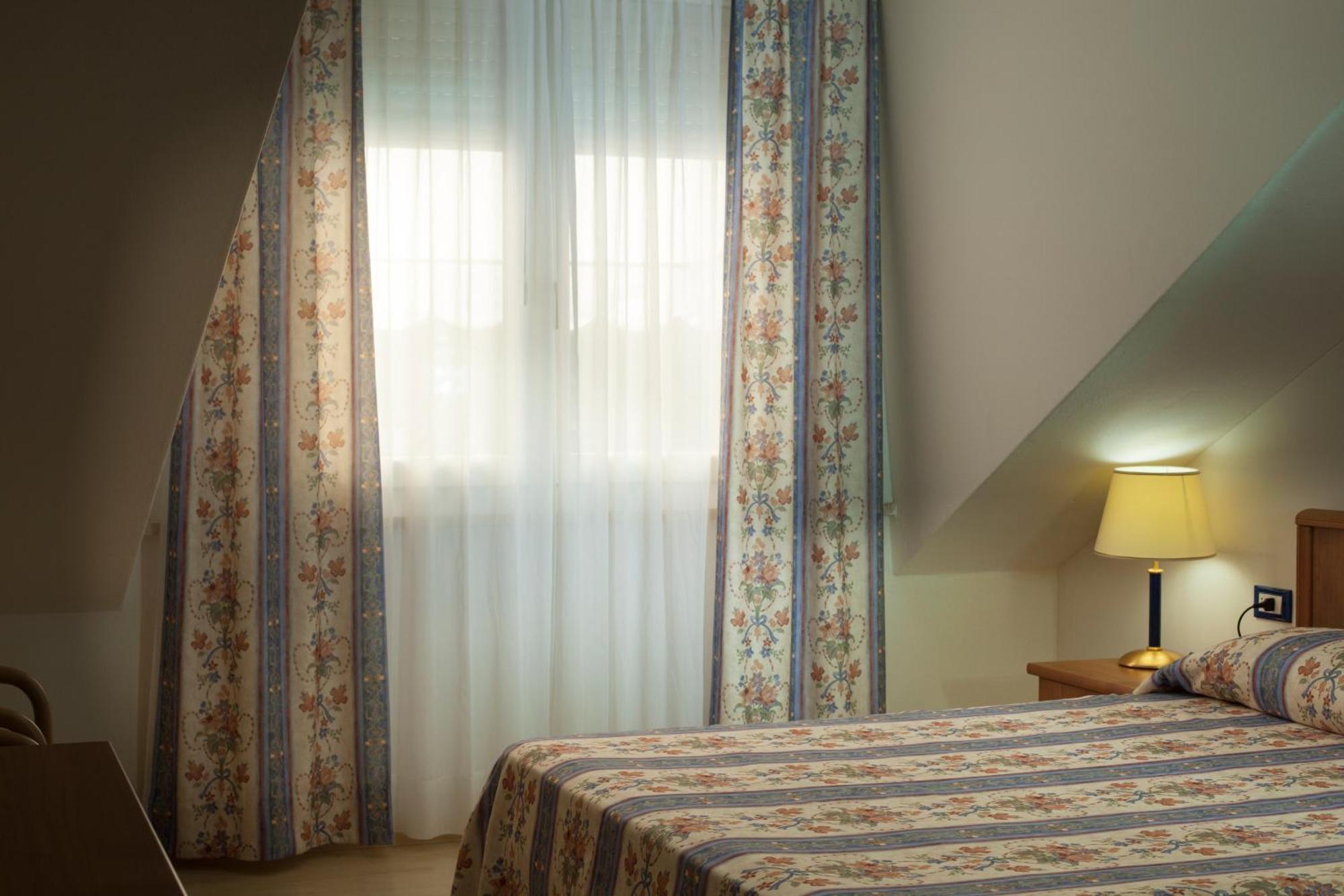 Hotel Caracas Lignano Sabbiadoro Oda fotoğraf