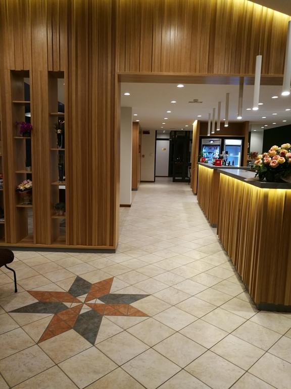 Hotel Caracas Lignano Sabbiadoro Dış mekan fotoğraf