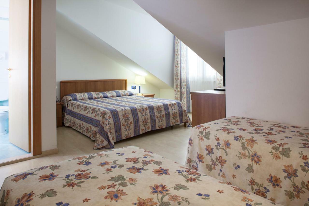 Hotel Caracas Lignano Sabbiadoro Dış mekan fotoğraf